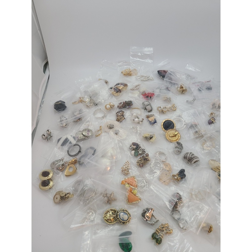 Vtg Lot Clip on Earrings, Napier, Monet, Trifan Unbranded.  Lot 114
